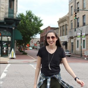 Meet your Posher, Alyssa